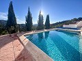 Villa confortable avec piscine et vue panoramique sur les montagnes à Petrer in Real Estate Alicante