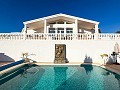 Villa confortable avec piscine et vue panoramique sur les montagnes à Petrer in Real Estate Alicante