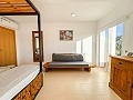 Villa confortable avec piscine et vue panoramique sur les montagnes à Petrer in Real Estate Alicante