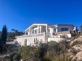 Villa confortable avec piscine et vue panoramique sur les montagnes à Petrer in Real Estate Alicante