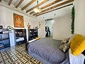 Großes schönes Haus in einem Weiler in Yecla in Real Estate Alicante