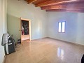 Großes schönes Haus in einem Weiler in Yecla in Real Estate Alicante