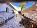 Großes schönes Haus in einem Weiler in Yecla in Real Estate Alicante