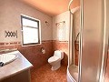 Großes schönes Haus in einem Weiler in Yecla in Real Estate Alicante