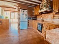 Großes schönes Haus in einem Weiler in Yecla in Real Estate Alicante