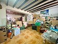 Großes schönes Haus in einem Weiler in Yecla in Real Estate Alicante