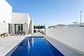 Villa con piscina privada, 2 dormitorios y 2 baños in Real Estate Alicante
