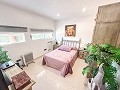 Charmante Villa met Zomerse Keuken en Gastenhuis op 15 Minuten van het Strand in Real Estate Alicante