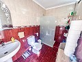 Charmante Villa met Zomerse Keuken en Gastenhuis op 15 Minuten van het Strand in Real Estate Alicante