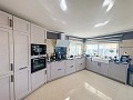 Charmante Villa met Zomerse Keuken en Gastenhuis op 15 Minuten van het Strand in Real Estate Alicante