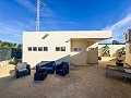 Charmante Villa met Zomerse Keuken en Gastenhuis op 15 Minuten van het Strand in Real Estate Alicante