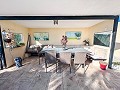 Charmante Villa met Zomerse Keuken en Gastenhuis op 15 Minuten van het Strand in Real Estate Alicante