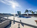 Charmante Villa met Zomerse Keuken en Gastenhuis op 15 Minuten van het Strand in Real Estate Alicante