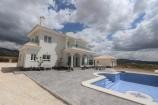 4-Bett-Luxus-Neubauvilla mit Grundstück und Pool in Real Estate Alicante