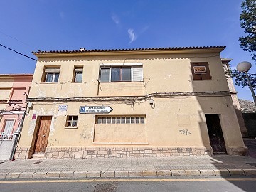 Gran Proyecto de Reforma con Opción de Comercio y 2 Apartamentos