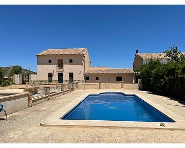 Belle maison de campagne de 5 chambres et 4/5 salles de bain à Raspay.