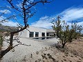 Prachtige nieuwbouwvilla met 3 slaapkamers en 2 badkamers in Pinoso in Real Estate Alicante
