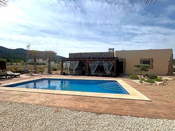 Schöne Villa mit 4 Schlafzimmern und 2 Bädern in Salinas.