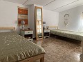 Superbe maison de campagne avec 4 chambres et terrain de 20 000 m2 in Real Estate Alicante