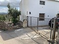 Superbe maison de campagne avec 4 chambres et terrain de 20 000 m2 in Real Estate Alicante