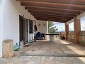 Superbe maison de campagne avec 4 chambres et terrain de 20 000 m2 in Real Estate Alicante