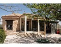 Schönes Landhaus mit 3 Schlafzimmern und 2 Badezimmern in Villena. in Real Estate Alicante