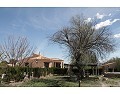 Schönes Landhaus mit 3 Schlafzimmern und 2 Badezimmern in Villena. in Real Estate Alicante