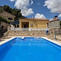 Prachtig landhuis met 3 slaapkamers en 1 badkamer in Yecla. in Real Estate Alicante