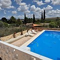 Prachtig landhuis met 3 slaapkamers en 1 badkamer in Yecla. in Real Estate Alicante
