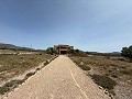 Fabelhafte, zu 70 % fertiggestellte Neubauvilla mit 7 Schlafzimmern und 4 Badezimmern zum Verkauf in Salinas. in Real Estate Alicante
