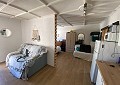 Landhuis met 3 slaapkamers, een bijgebouw met 2 slaapkamers en een studio met 1 slaapkamer in Sax. in Real Estate Alicante
