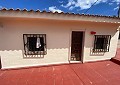 Landhuis met 3 slaapkamers, een bijgebouw met 2 slaapkamers en een studio met 1 slaapkamer in Sax. in Real Estate Alicante