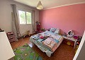 Landhuis met 3 slaapkamers, een bijgebouw met 2 slaapkamers en een studio met 1 slaapkamer in Sax. in Real Estate Alicante