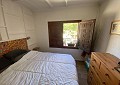 Landhuis met 3 slaapkamers, een bijgebouw met 2 slaapkamers en een studio met 1 slaapkamer in Sax. in Real Estate Alicante