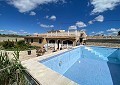 Landhuis met 3 slaapkamers, een bijgebouw met 2 slaapkamers en een studio met 1 slaapkamer in Sax. in Real Estate Alicante