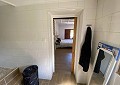 Landhuis met 3 slaapkamers, een bijgebouw met 2 slaapkamers en een studio met 1 slaapkamer in Sax. in Real Estate Alicante