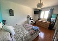 Landhuis met 3 slaapkamers, een bijgebouw met 2 slaapkamers en een studio met 1 slaapkamer in Sax. in Real Estate Alicante