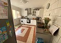 Landhuis met 3 slaapkamers, een bijgebouw met 2 slaapkamers en een studio met 1 slaapkamer in Sax. in Real Estate Alicante