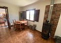 Landhuis met 3 slaapkamers, een bijgebouw met 2 slaapkamers en een studio met 1 slaapkamer in Sax. in Real Estate Alicante