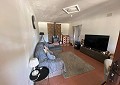Landhuis met 3 slaapkamers, een bijgebouw met 2 slaapkamers en een studio met 1 slaapkamer in Sax. in Real Estate Alicante