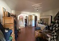 Landhuis met 3 slaapkamers, een bijgebouw met 2 slaapkamers en een studio met 1 slaapkamer in Sax. in Real Estate Alicante