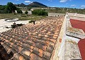 Landhuis met 3 slaapkamers, een bijgebouw met 2 slaapkamers en een studio met 1 slaapkamer in Sax. in Real Estate Alicante