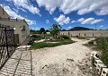 Landhuis met 3 slaapkamers, een bijgebouw met 2 slaapkamers en een studio met 1 slaapkamer in Sax. in Real Estate Alicante
