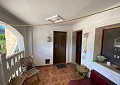 Landhuis met 3 slaapkamers, een bijgebouw met 2 slaapkamers en een studio met 1 slaapkamer in Sax. in Real Estate Alicante