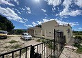 Landhuis met 3 slaapkamers, een bijgebouw met 2 slaapkamers en een studio met 1 slaapkamer in Sax. in Real Estate Alicante