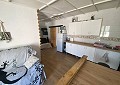 Landhuis met 3 slaapkamers, een bijgebouw met 2 slaapkamers en een studio met 1 slaapkamer in Sax. in Real Estate Alicante