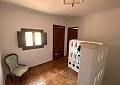 Landhuis met 3 slaapkamers, een bijgebouw met 2 slaapkamers en een studio met 1 slaapkamer in Sax. in Real Estate Alicante
