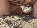 Ruina en Pinoso con suficiente terreno para construir una nueva vivienda in Real Estate Alicante