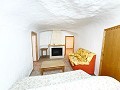 Wunderschönes Höhlenhaus mit Grundstück nur 10 Minuten von Pinoso entfernt in Real Estate Alicante