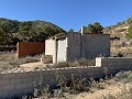 Grand terrain avec une construction incomplète in Real Estate Alicante